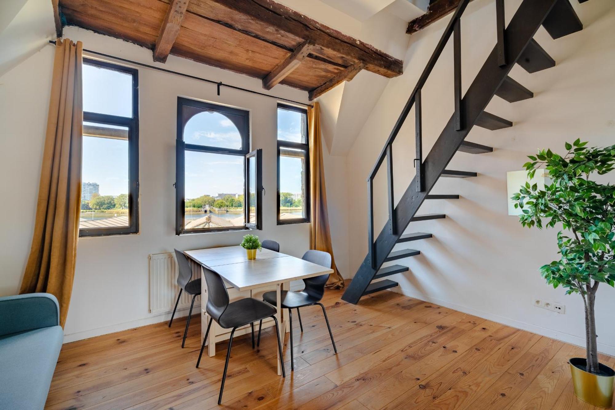 Charming Two-Bedroom River Side Apartment Amberes Exterior foto
